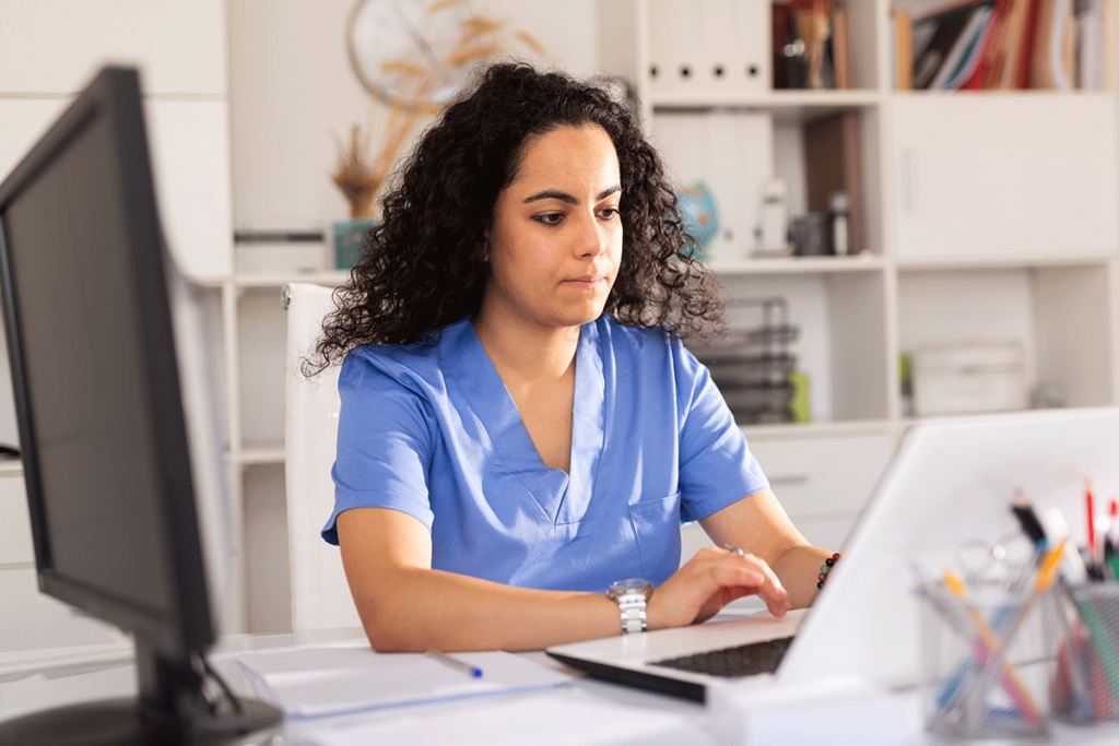 a nurse uses a computer to follow best practices for billing in behavioral health