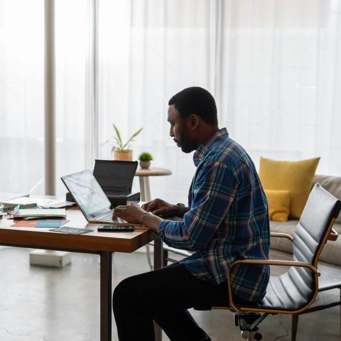 linkedin-sales-solutions-Sf91sSGjg5k-unsplash (1)